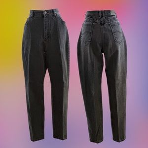 VINTAGE 💅 1980s LEE high waisted denim mom jeans in black.